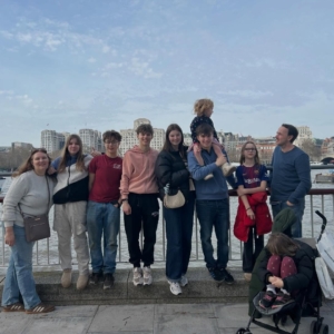 A London weekend for Maxis 18th! 
- founders arms breakfast pints followed by Tracy Emin at Tate Modern &amp; a southbank stroll
- Irish pub takeover on Friday night ft the fabulous @mandolinmonday 
- park hangs on Saturday with the first 99 of the year!
- Hampton court Sunday with Henry VIII and co.