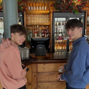 A London weekend for Maxis 18th! 
- founders arms breakfast pints followed by Tracy Emin at Tate Modern &amp; a southbank stroll
- Irish pub takeover on Friday night ft the fabulous @mandolinmonday 
- park hangs on Saturday with the first 99 of the year!
- Hampton court Sunday with Henry VIII and co.