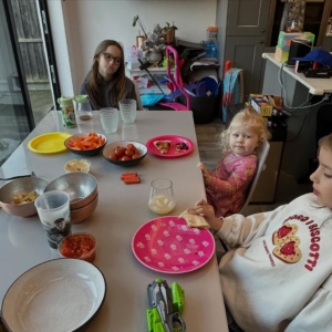 A London weekend for Maxis 18th! 
- founders arms breakfast pints followed by Tracy Emin at Tate Modern &amp; a southbank stroll
- Irish pub takeover on Friday night ft the fabulous @mandolinmonday 
- park hangs on Saturday with the first 99 of the year!
- Hampton court Sunday with Henry VIII and co.